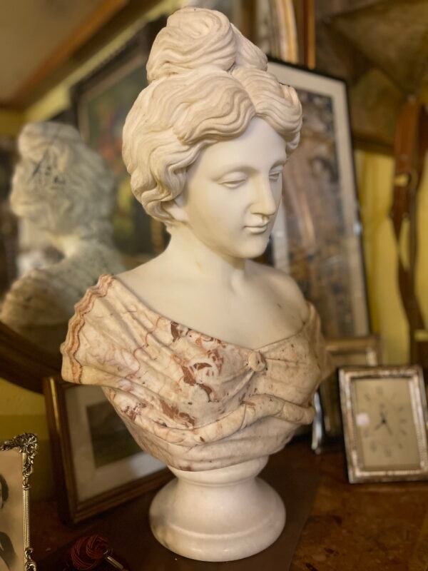 Busto Femminile in Marmo - Image 2