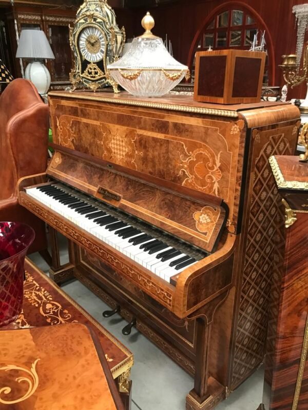 Pianoforte Verticale Antico con Ricchi Intarsi Art Nouveau