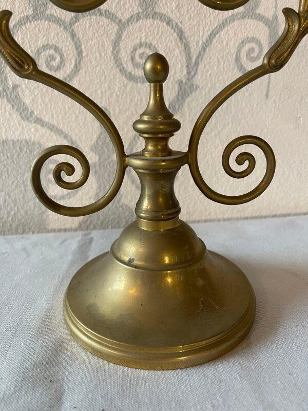 Candelabro in Ottone a Quattro Fiamme con Volute - Image 2