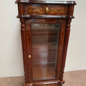 Credenza Alta con Intarsi e Finitura Lucida
