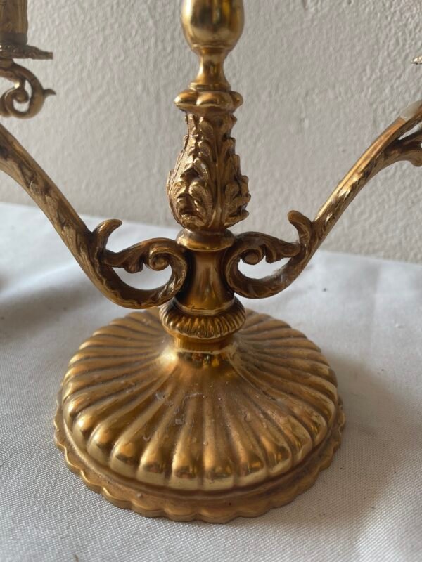 Coppia di candelabri Rococò in bronzo dorato - Image 4