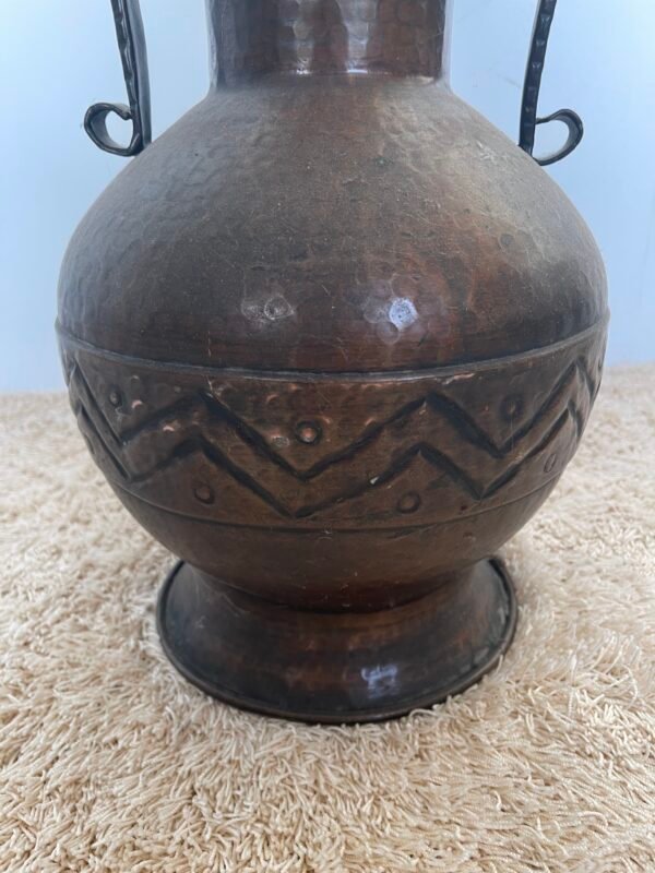 Grande Anfora Decorativa in Rame Martellato – Stile Etno-Rustico - Image 3