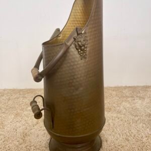 Antico secchio porta carbone in rame martellato con manico in legno – stile vintage