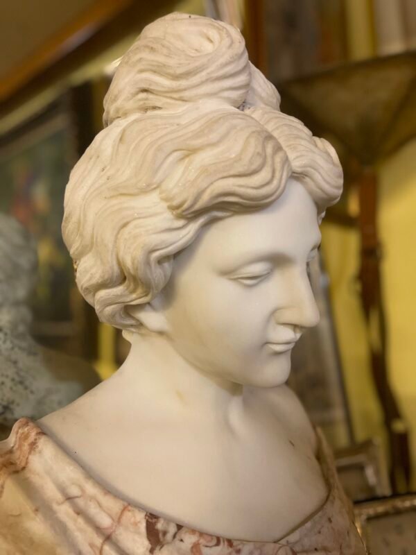 Busto Femminile in Marmo - Image 3