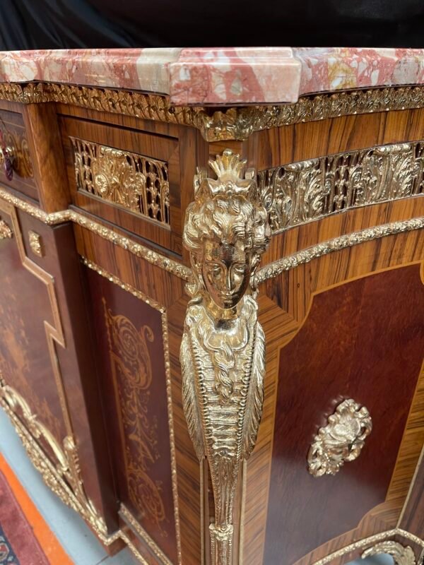 Importante Credenza in Stile Luigi XVI – Intarsiata e con Bronzi Dorati, Piano in Marmo - Image 4