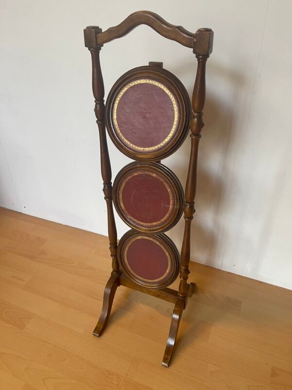 Mobile a Tre Ripiani in Legno con Dettagli in Pelle Rossa – Elegante e Classico - Image 2