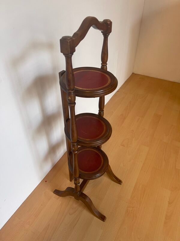 Mobile a Tre Ripiani in Legno con Dettagli in Pelle Rossa – Elegante e Classico - Image 3