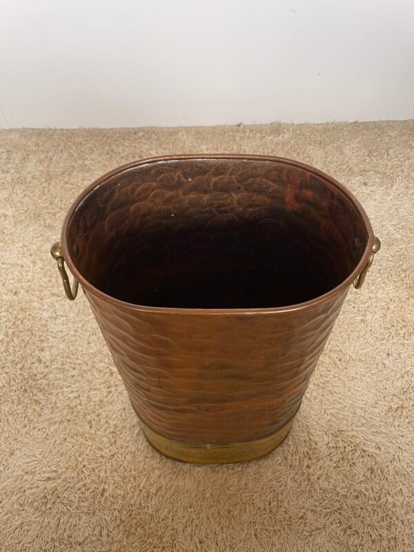 Secchio Vintage in Rame Martellato con Base in Ottone e Manici Laterali – Stile Rustico/Decorativo - Image 3