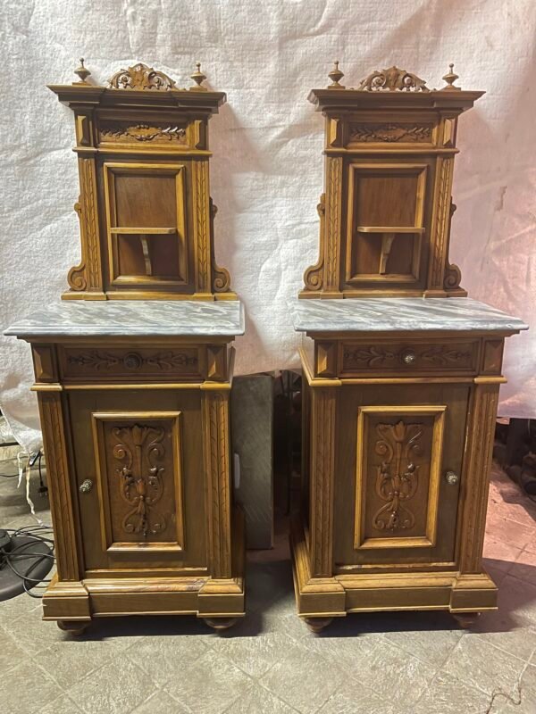 Coppia di Comodini Antichi in Legno con Piano in Marmo