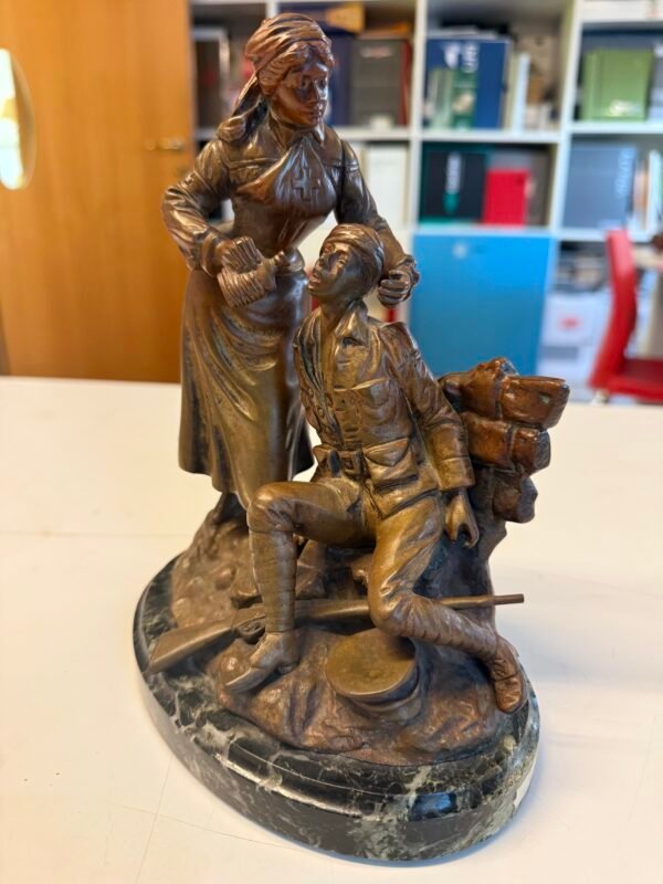 Scultura Allegorica in Bronzo Patinato su Base in Marmo, "Il Soccorso" - Image 2