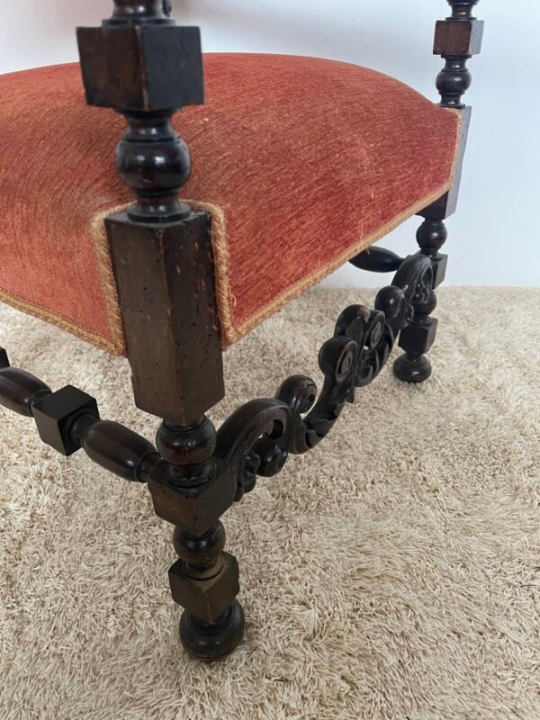 Poltrona Rinascimentale in Legno Intagliato e Velluto Rosso - Image 2