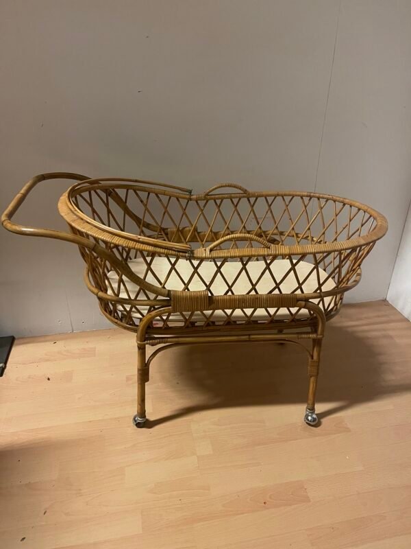Carrozzina in Rattan con Ruote - Image 3