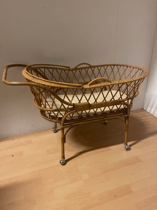 Carrozzina in Rattan con Ruote