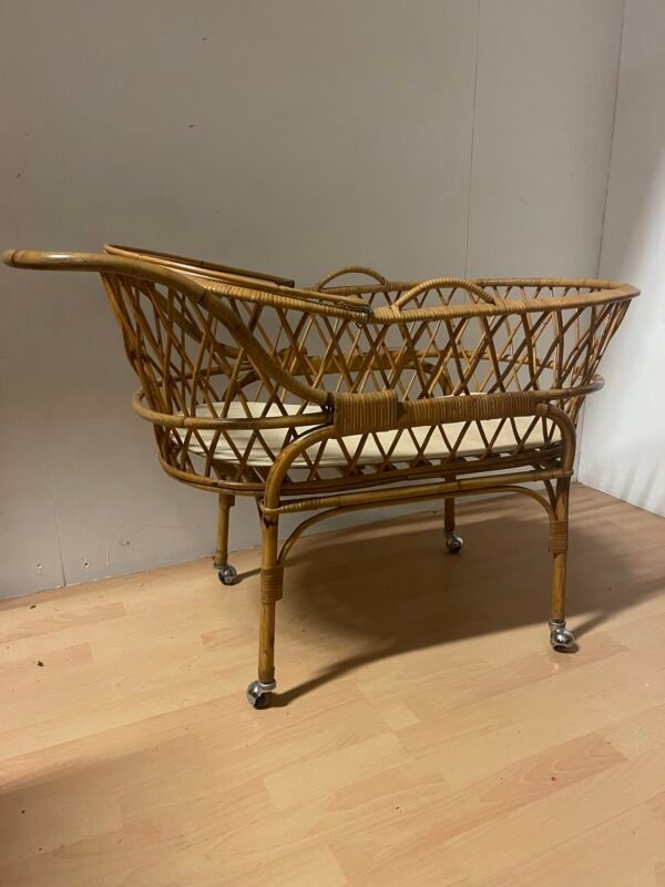 Carrozzina in Rattan con Ruote - Image 4