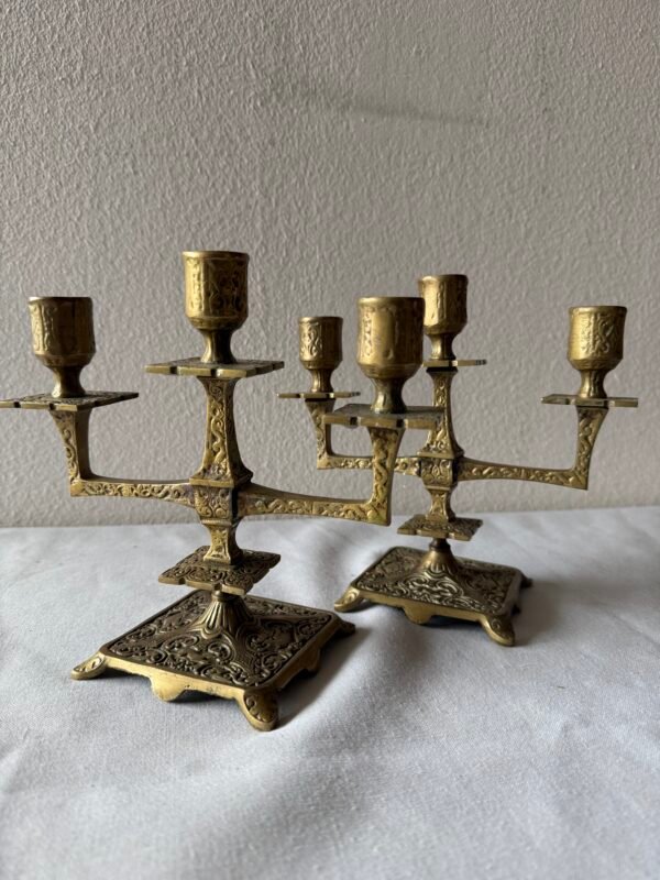 Coppia di Candelabri a Tre Fiamme in Ottone Decora - Image 4