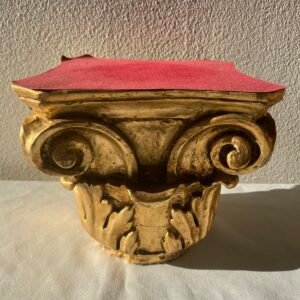Capitello Corinzio in legno intagliato dorato