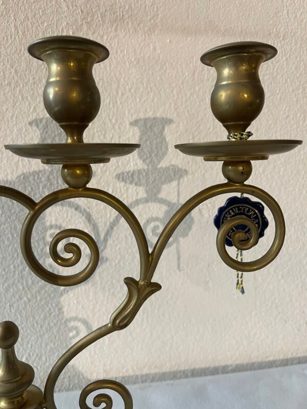 Candelabro in Ottone a Quattro Fiamme con Volute - Image 3