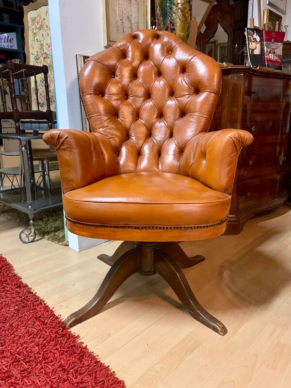 Poltrona Chesterfield in pelle con base girevole - Image 5