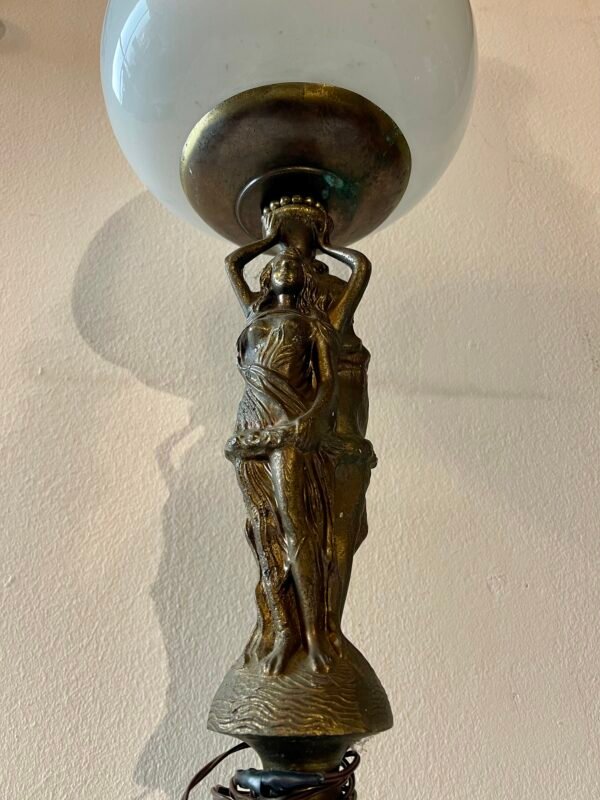Lampada da Tavolo Scultorea "Ninfa del Lumi" in Bronzo e Vetro Opalino - Image 5