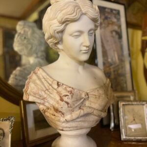 Busto Femminile in Marmo