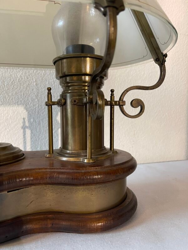 Lampada da Tavolo "Locomotiva" in Ottone e Legno con Doppia Luce - Image 3