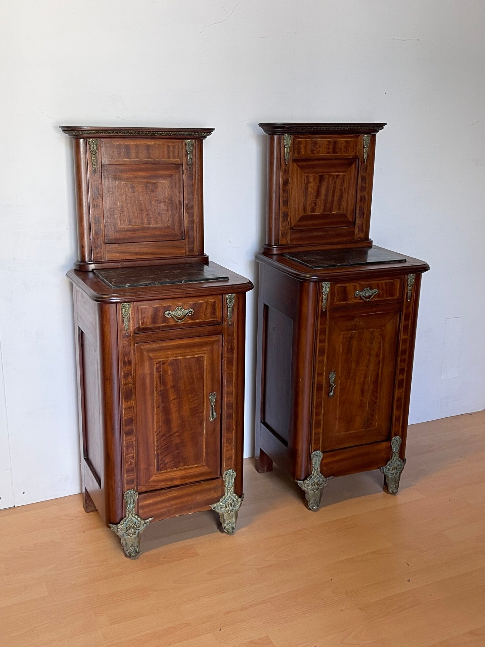 Coppia di comodini italiani in stile impero, anni '50