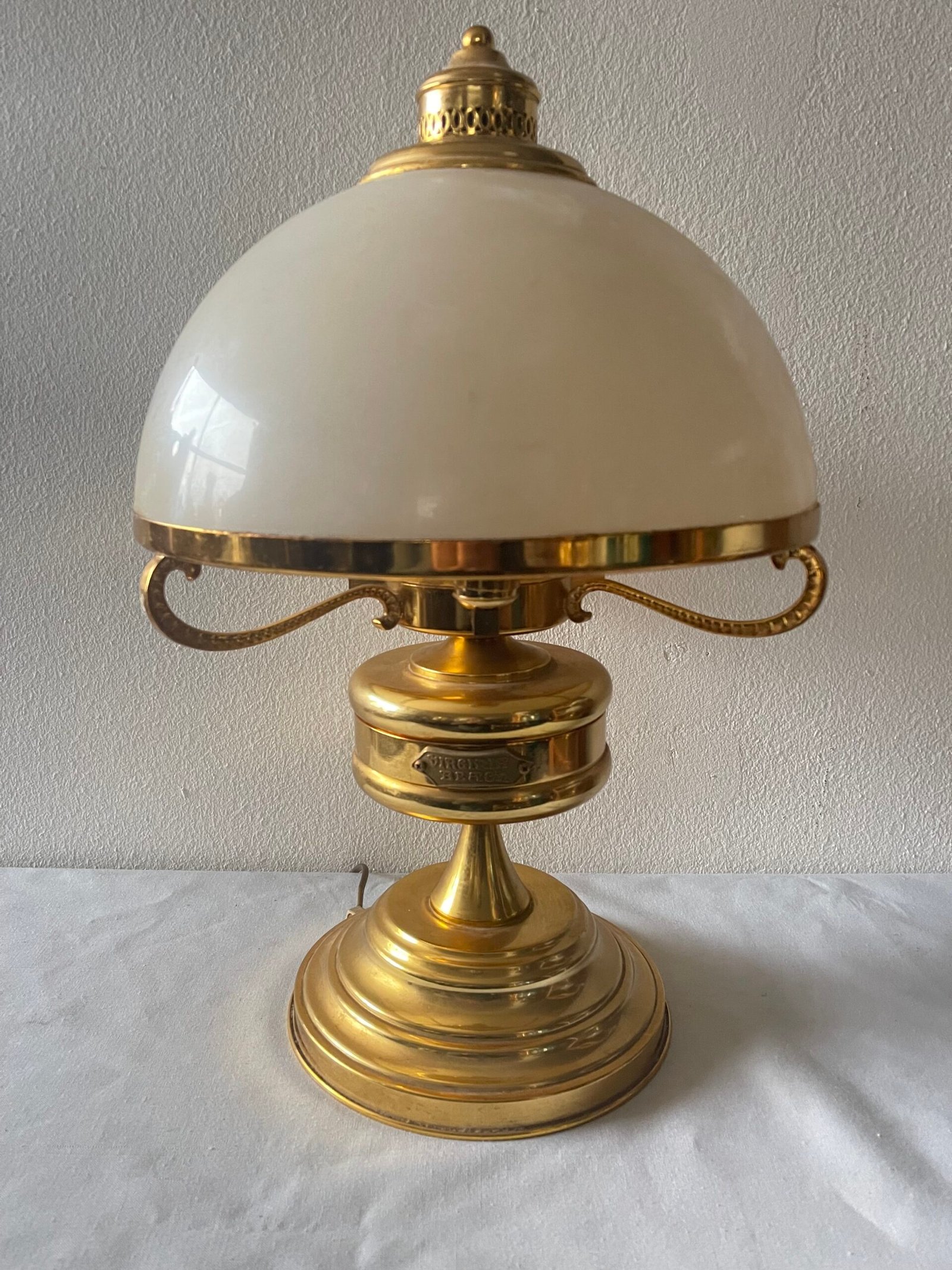 Lampada da Tavolo "Banker" in Ottone e Vetro Opalino