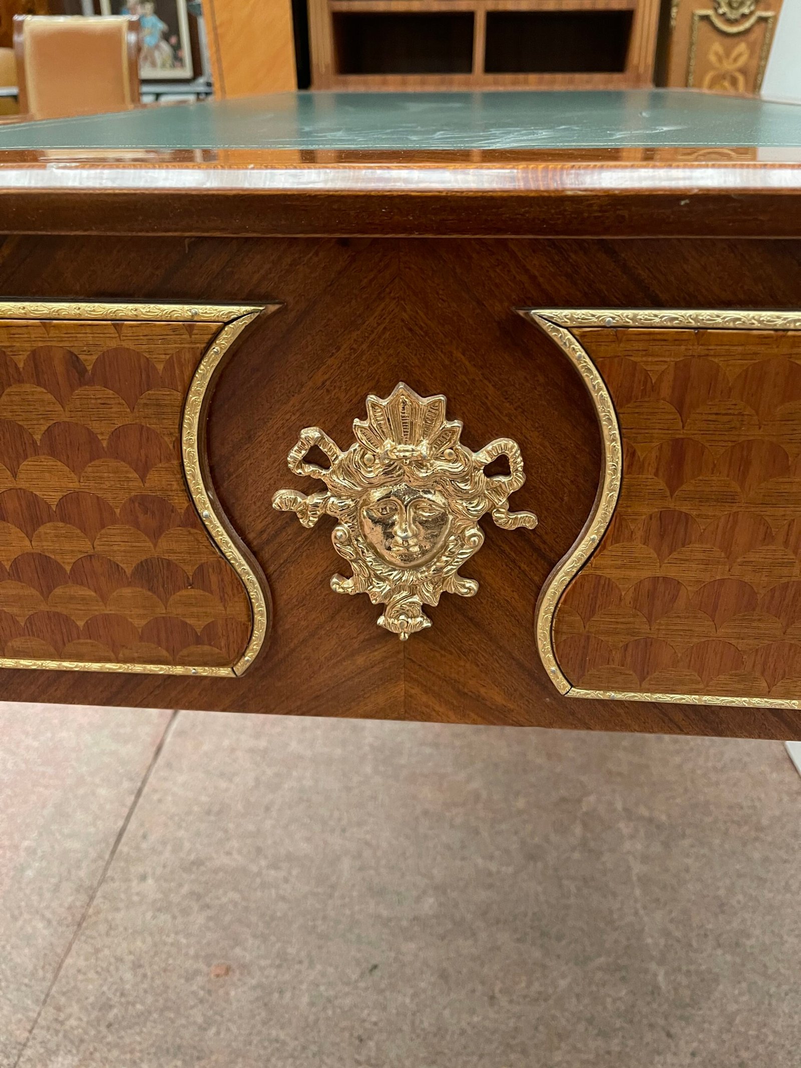 Scrivania da Studio Classica in Legno Intarsiato e Pelle - Image 5