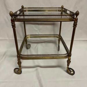Carrello da tè in stile Impero con struttura in ottone e ripiani in vetro