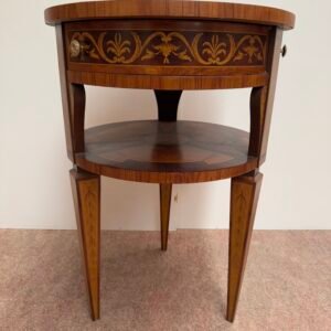 Tavolino rotondo in stile classico con intarsi floreali – Eleganza Senza Tempo