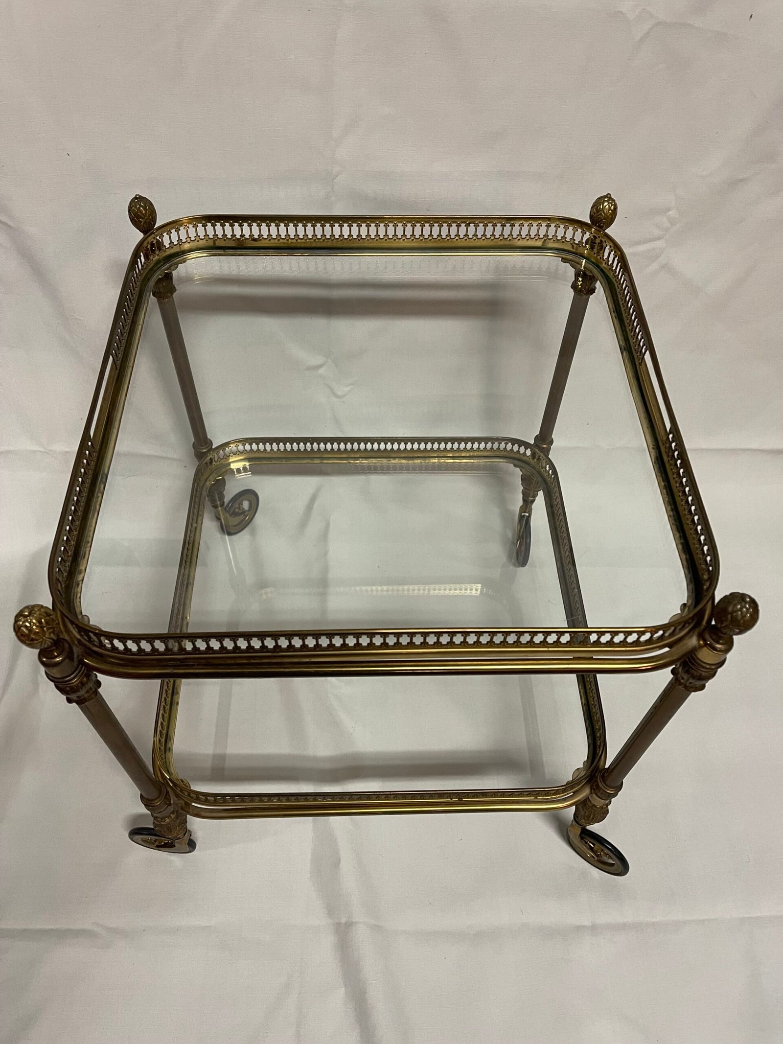 Carrello da tè in stile Impero con struttura in ottone e ripiani in vetro - Image 5