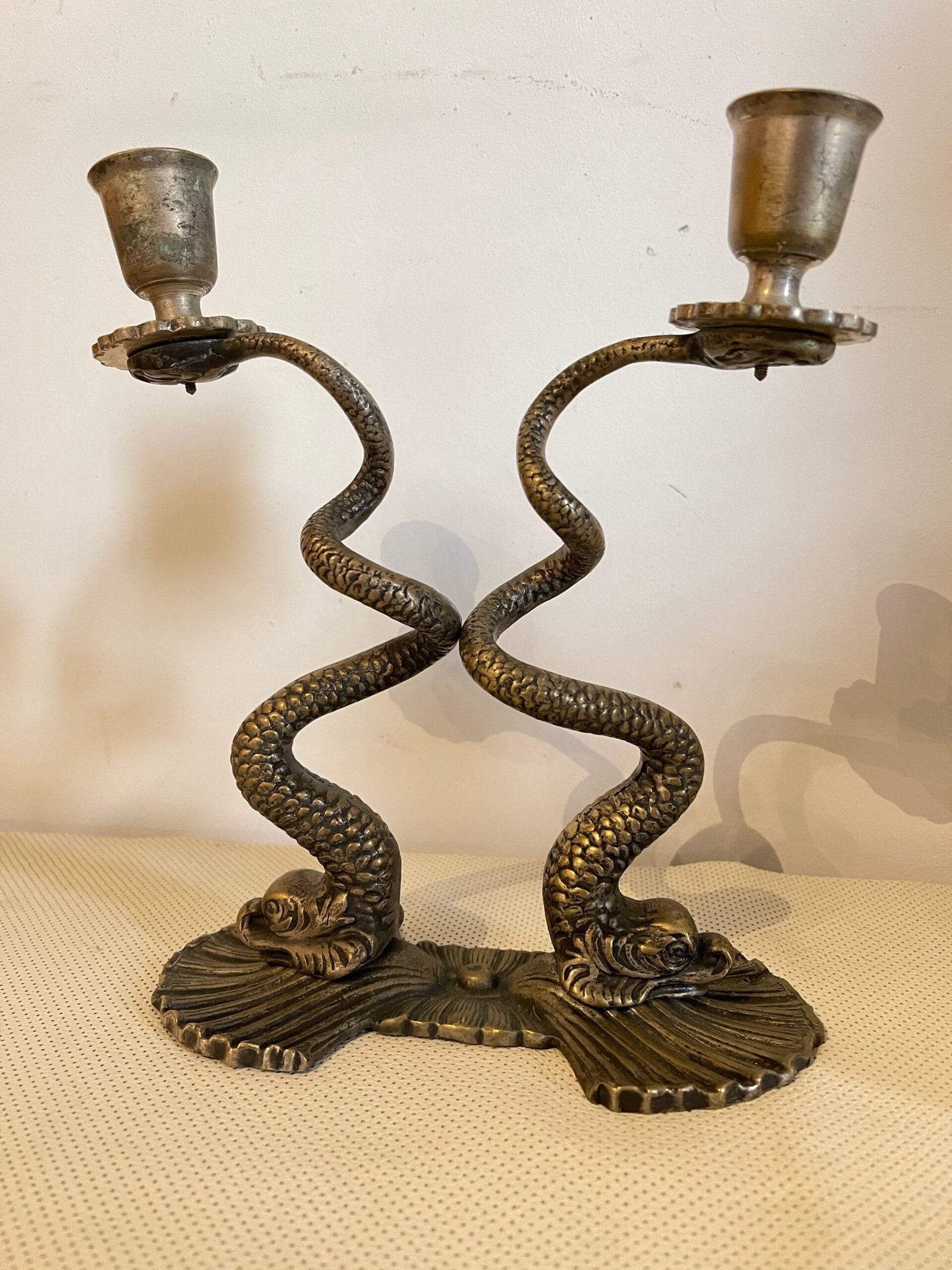 Candelabro Vintage in Bronzo con Design Serpenti Intrecciati - Image 3