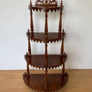 Mobile angolare in legno intagliato con 4 ripiani, stile italiano anni '60