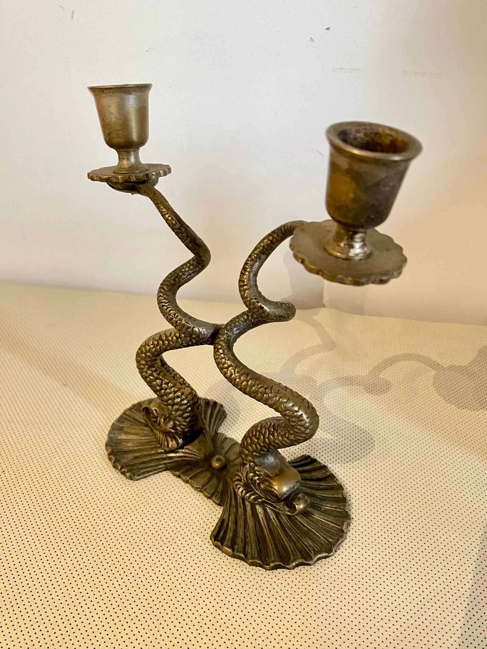 Candelabro Vintage in Bronzo con Design Serpenti Intrecciati - Image 4