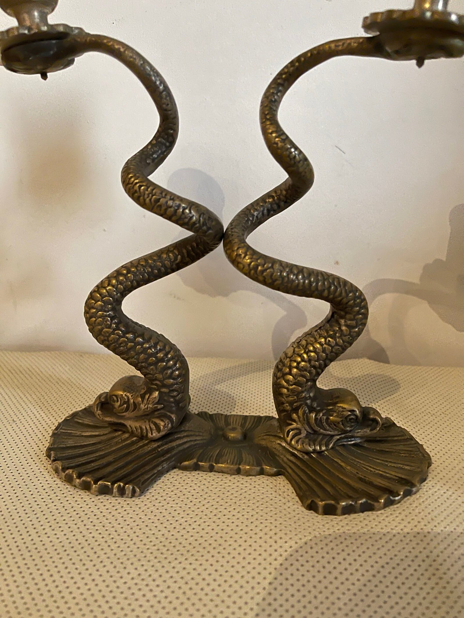 Candelabro Vintage in Bronzo con Design Serpenti Intrecciati - Image 2