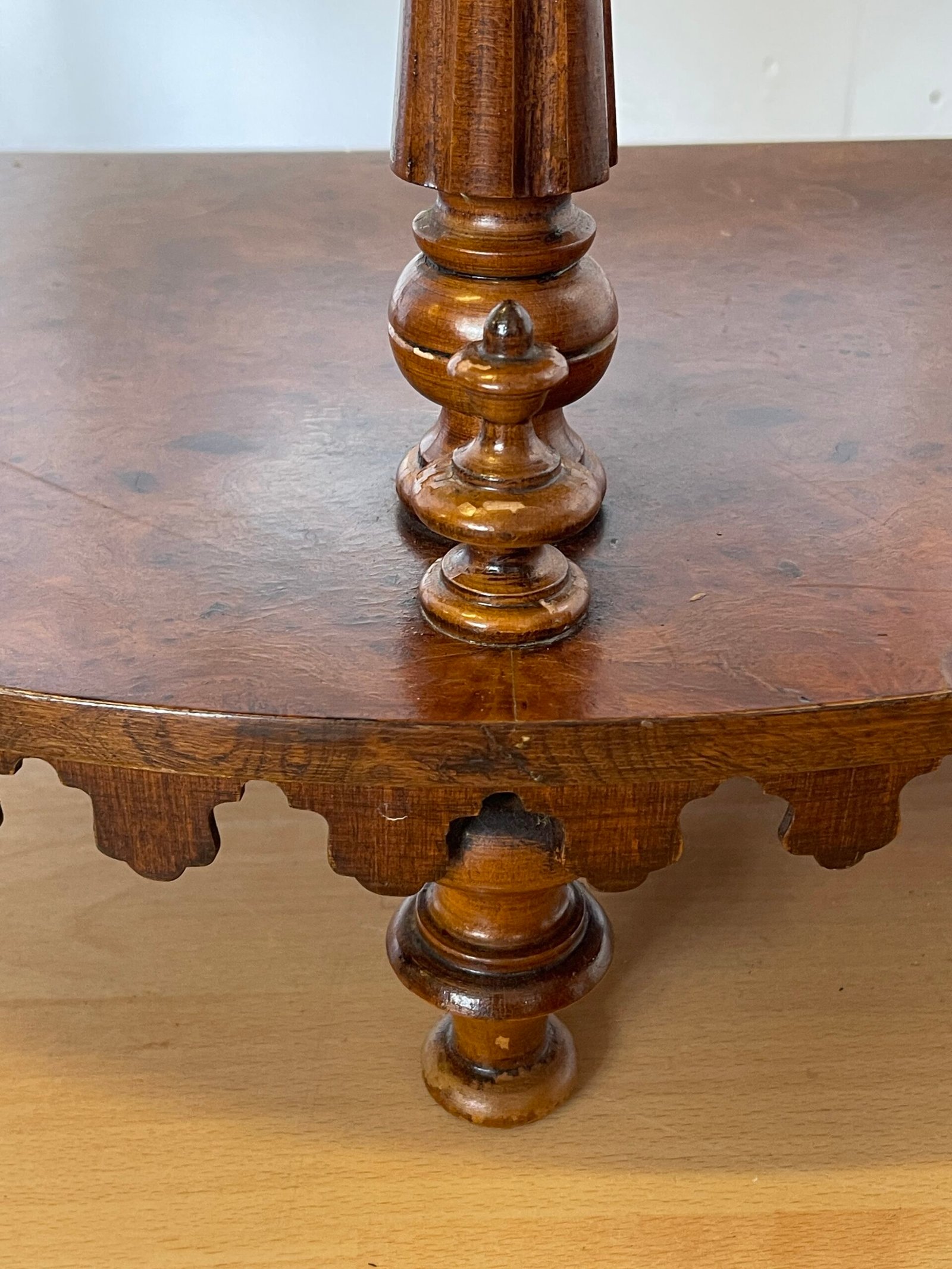 Mobile angolare in legno intagliato con 4 ripiani, stile italiano anni '60 - Image 8