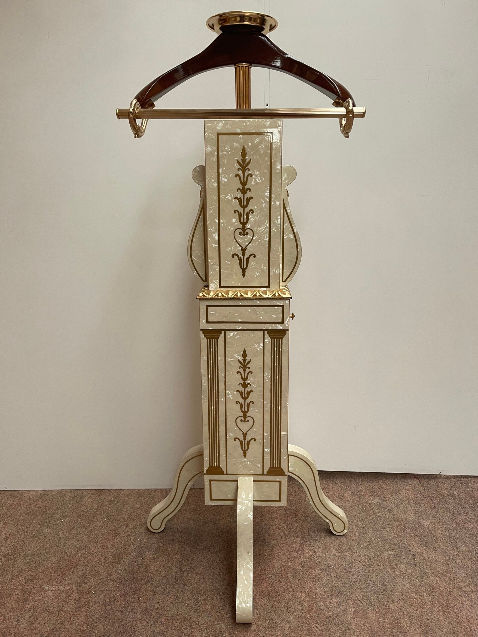 Ometto in stile Neoclassico