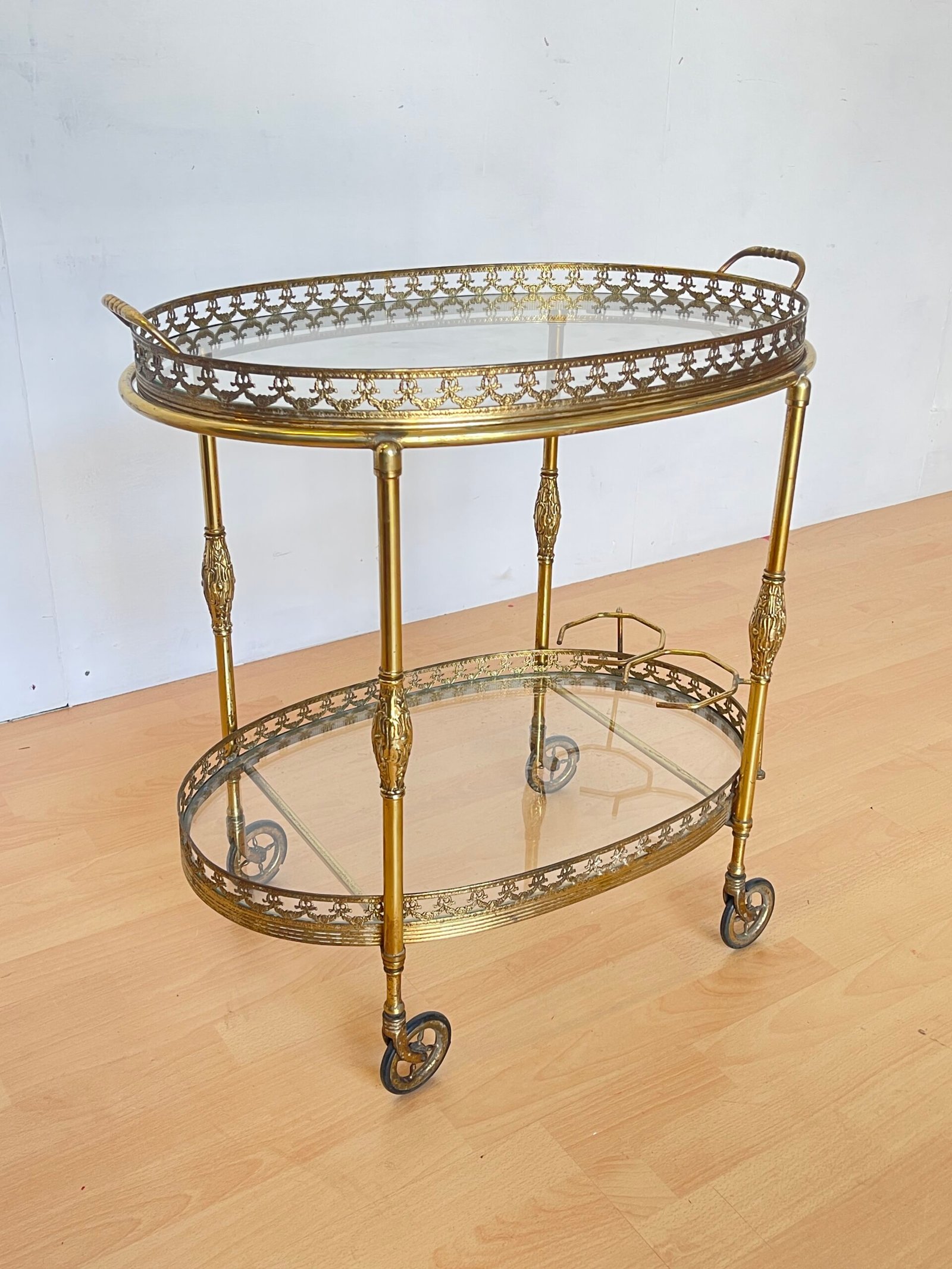 Carrello da Servizio Vintage in Ottone e Vetro – Stile Barocco Francese - Image 2