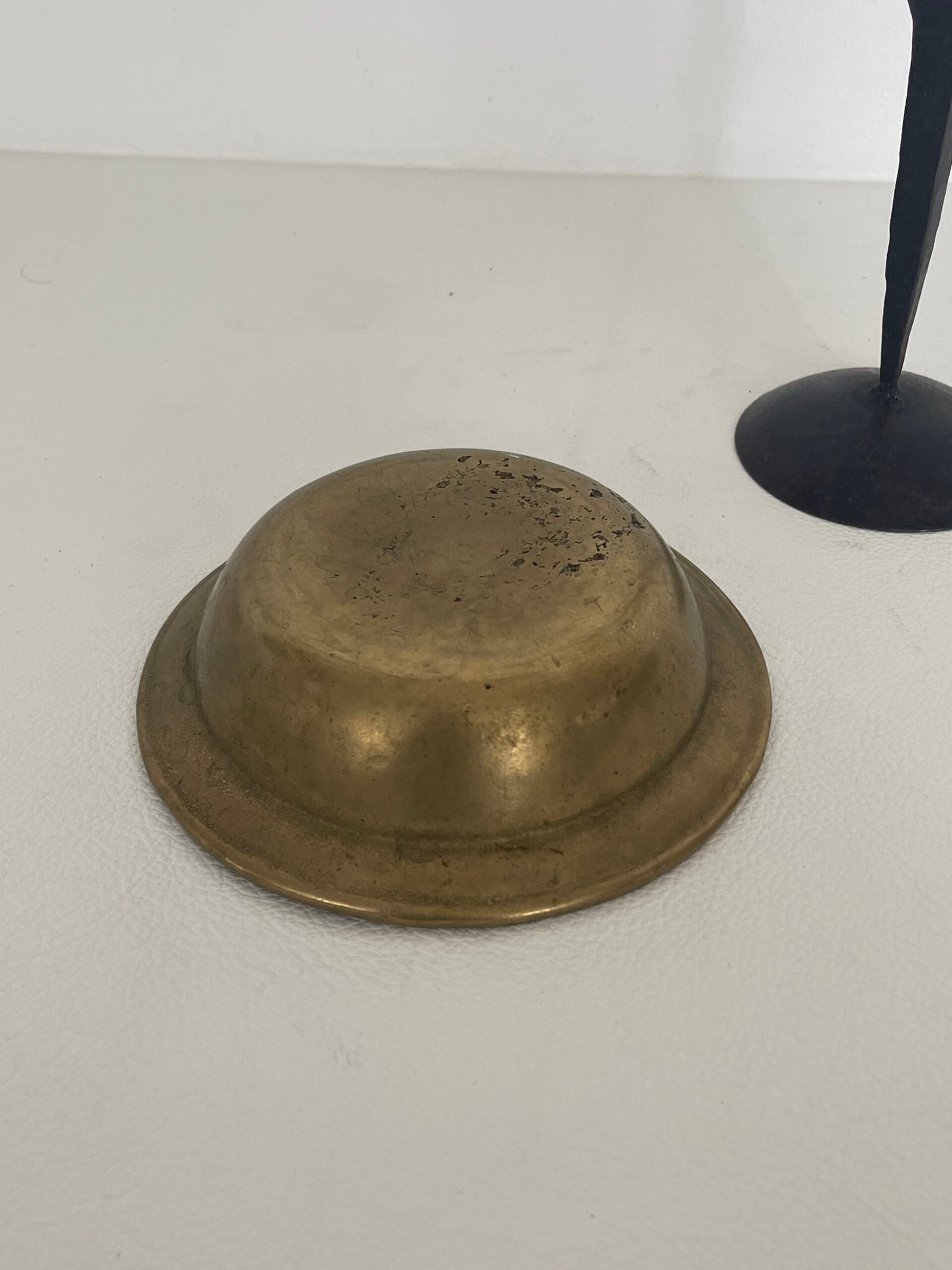 Coppetta in Ottone con Supporto in Ferro Battuto – Stile Vintage Decorativo - Image 4