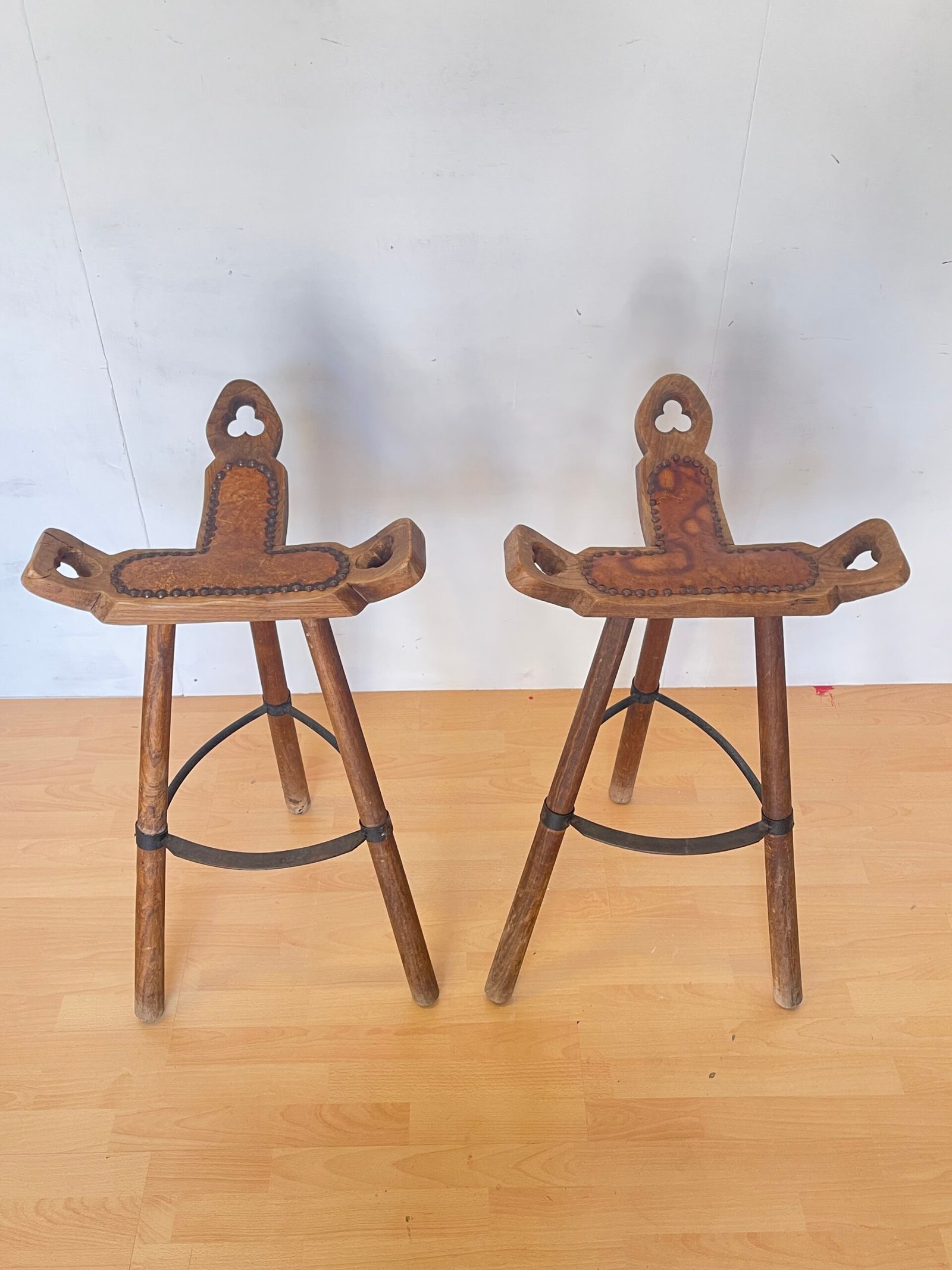 Coppia di Sgabelli Rustici in Legno Massello – Stile Montano Vintage - Image 2