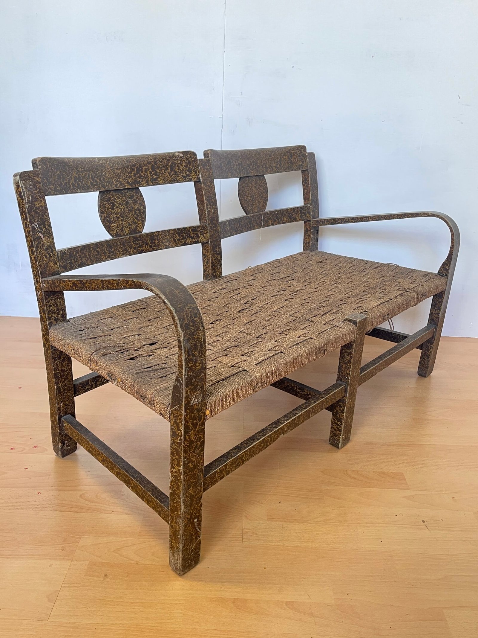 Panchetto Lounge Anni '50 con Schienale Circolare e Seduta Intrecciata - Image 2