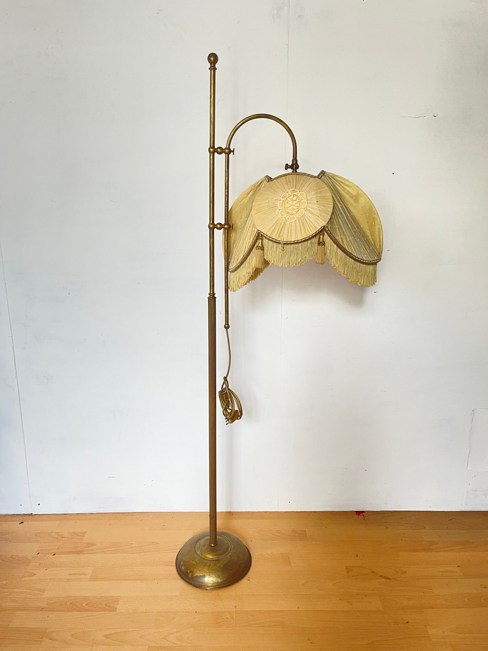 Lampada da Terra Vintage in Ottone con Paralume Ricamato - Stile Anni '50 - Image 5