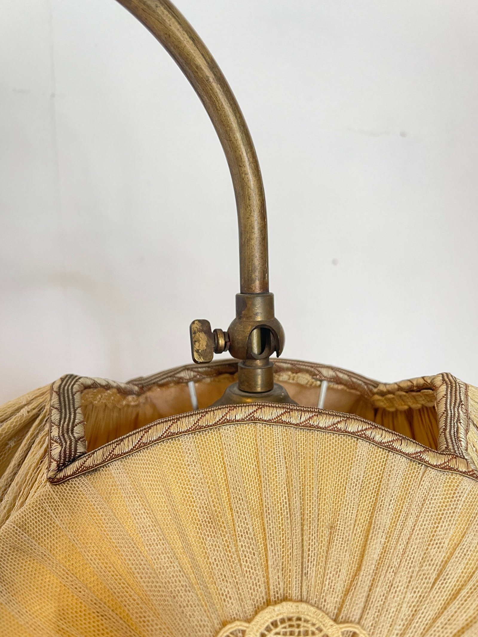 Lampada da Terra Vintage in Ottone con Paralume Ricamato - Stile Anni '50 - Image 6