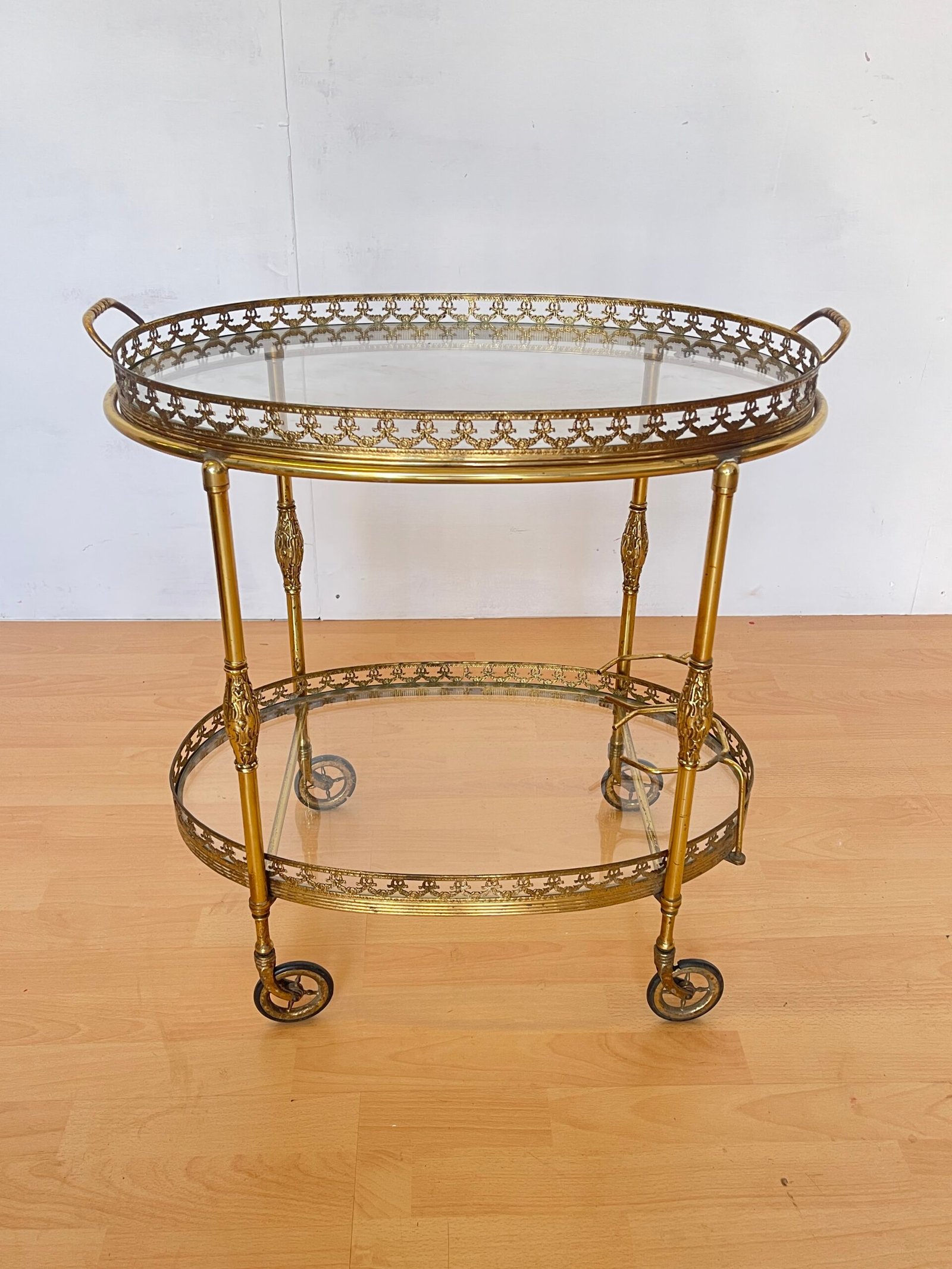 Carrello da Servizio Vintage in Ottone e Vetro – Stile Barocco Francese