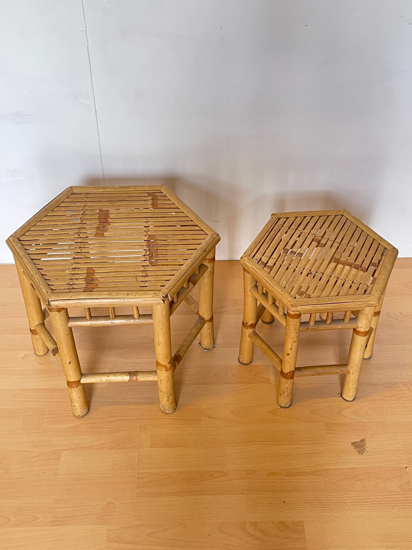 Set di Tavolini in Bamboo Esotico - Eleganza Naturale - Image 4