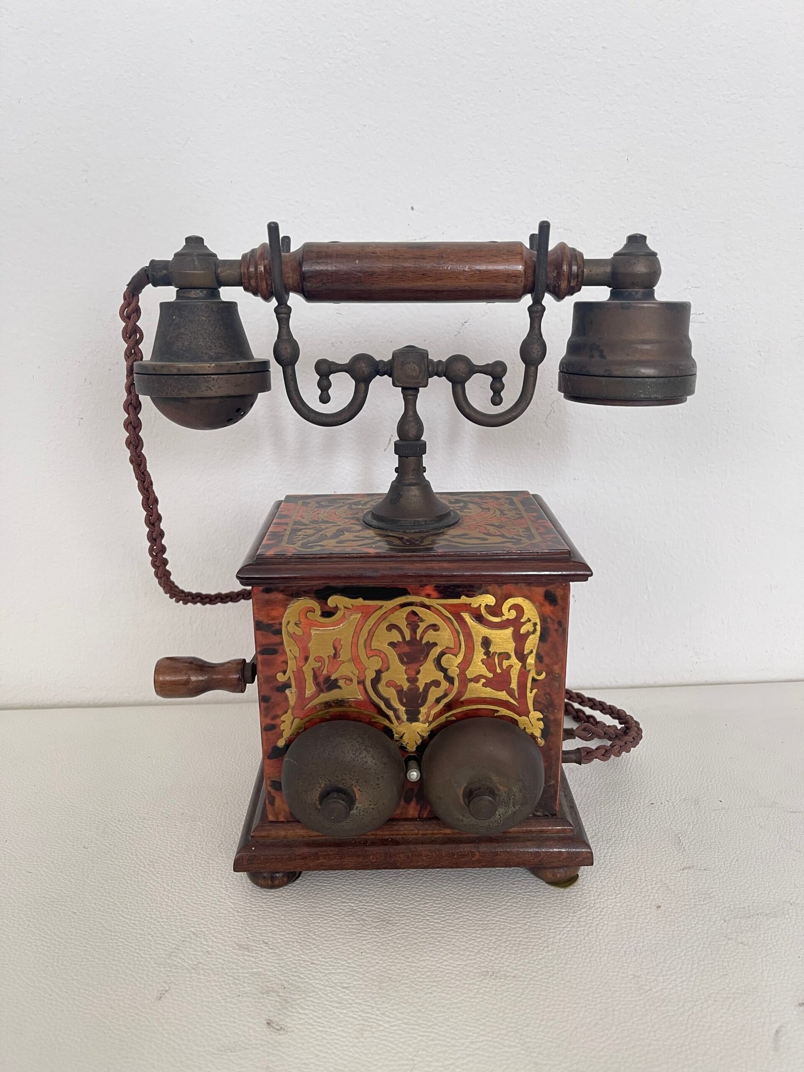 Telefono da Tavolo d'Epoca in Stile Boulle – Legno e Ottone - Image 5