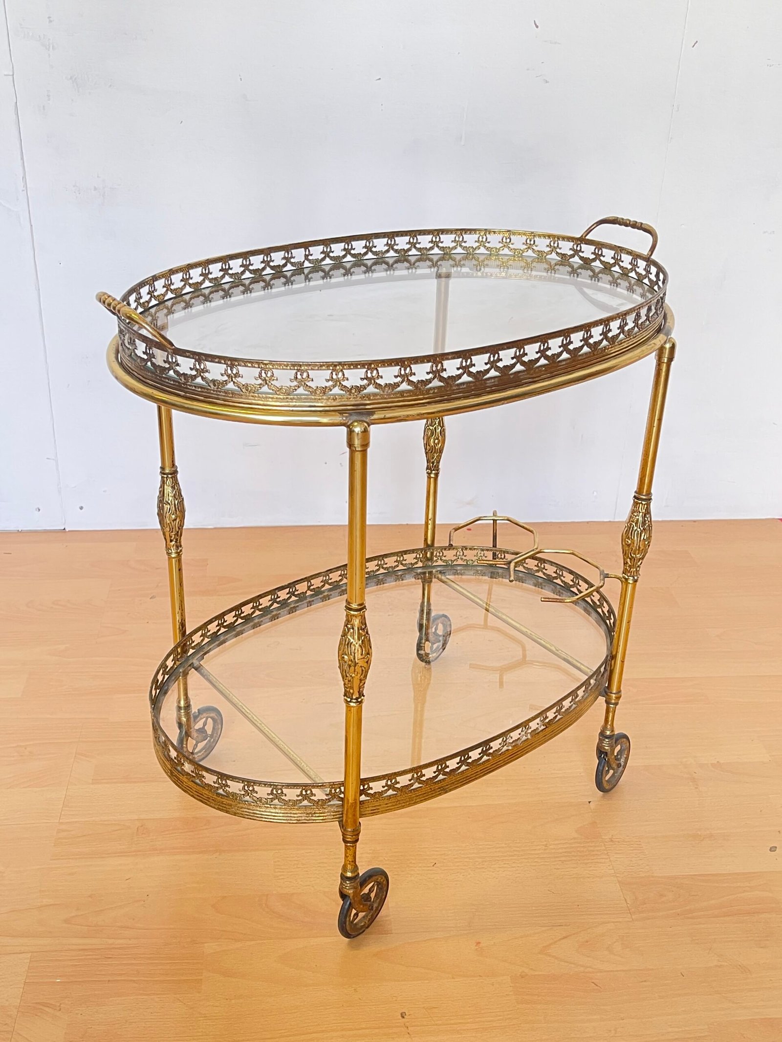 Carrello da Servizio Vintage in Ottone e Vetro – Stile Barocco Francese - Image 3