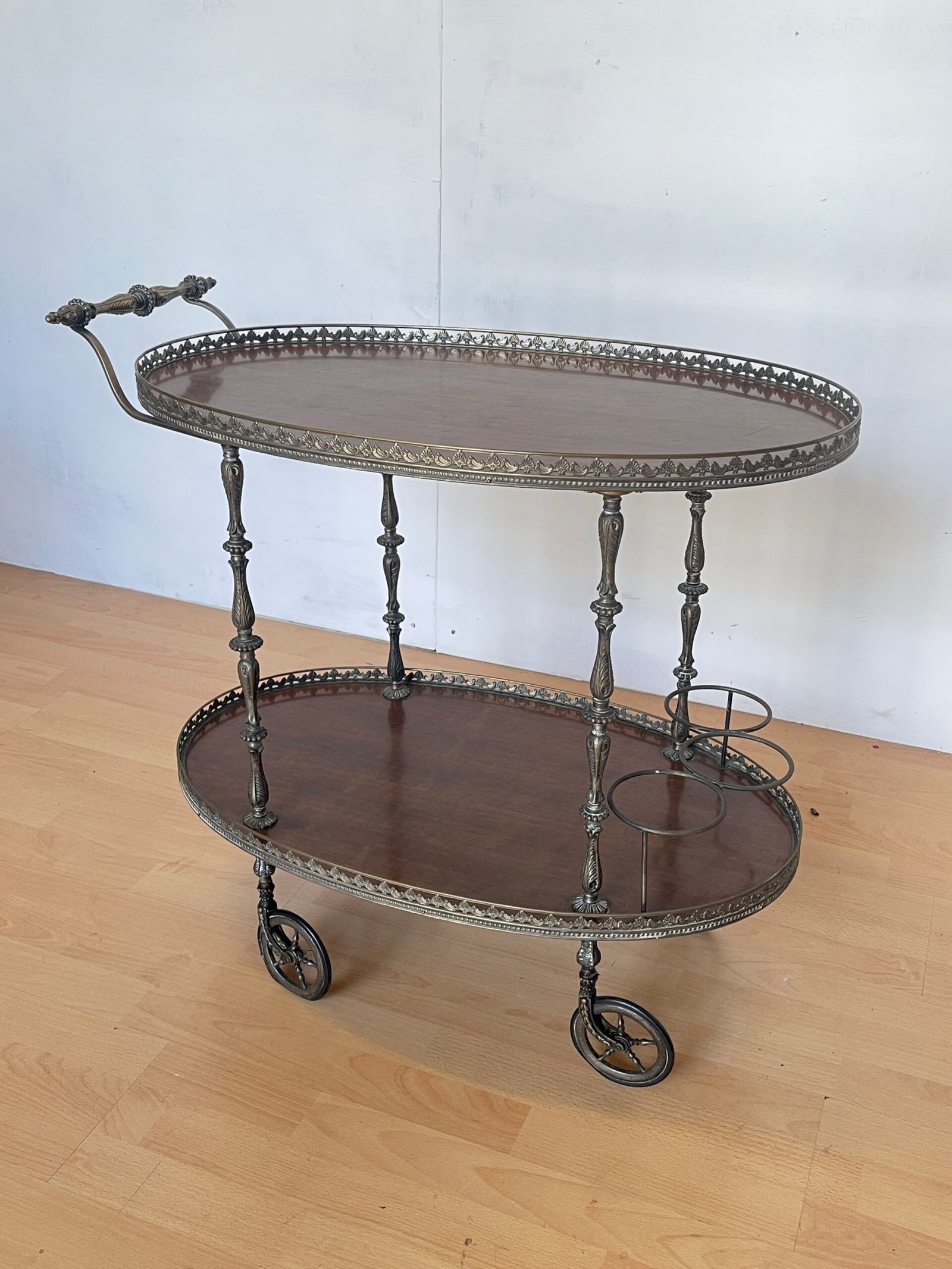 Carrello da Servizio Vintage in Ottone e Legno – "Grand Époque"