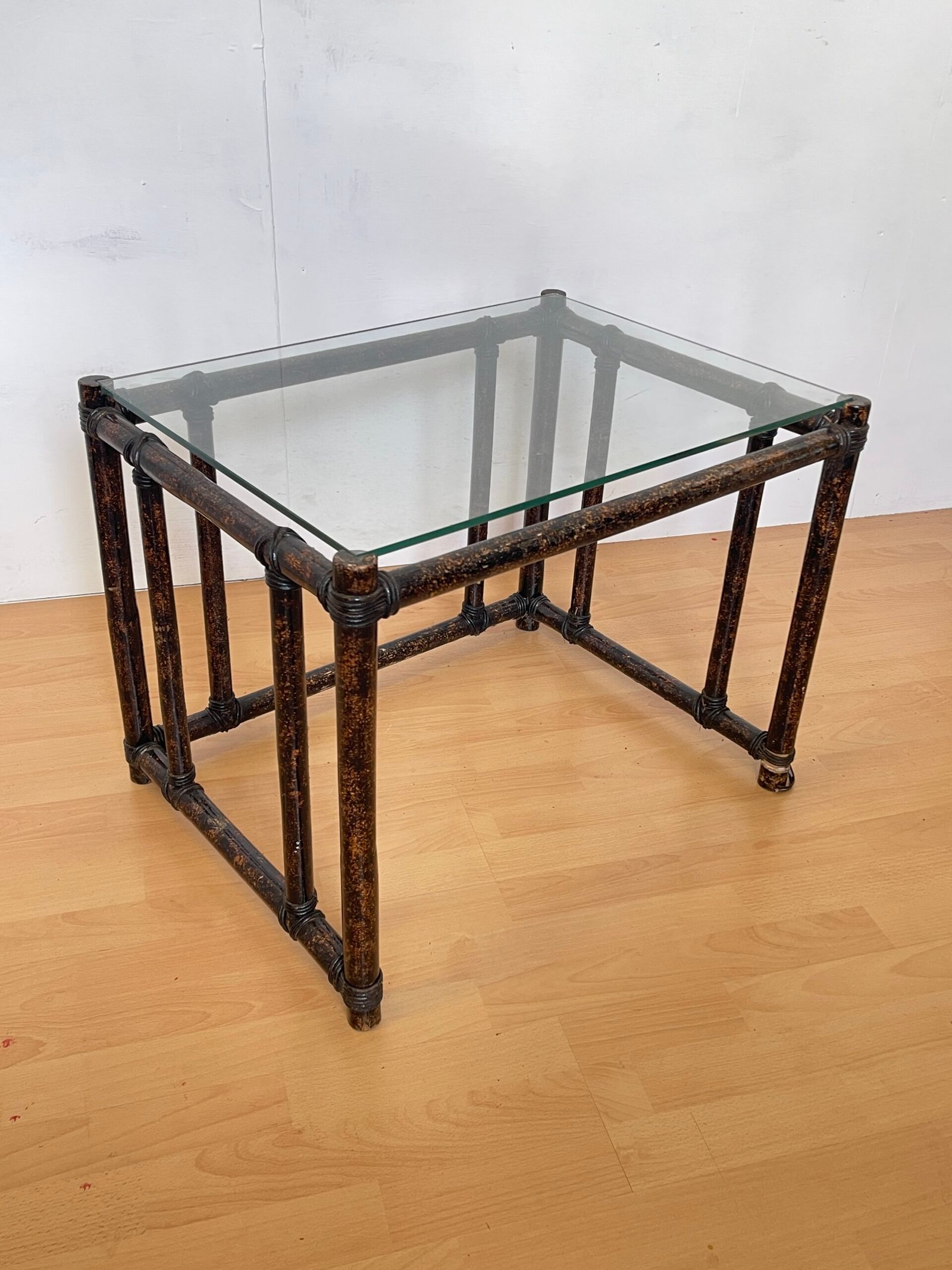 Tavolino in Bambù con Piano in Vetro "Eleganza Naturale" - Image 2