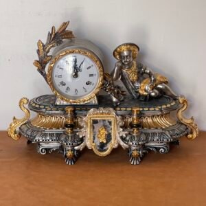"Orologio da Caminetto Francese d'Epoca con Figurina in Ormolu"